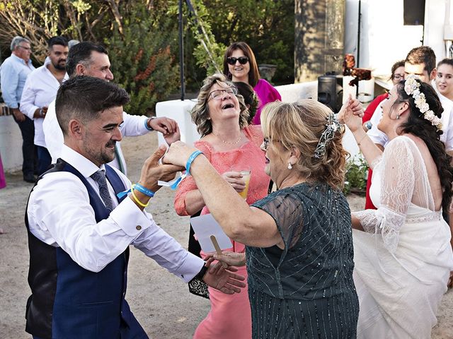 La boda de Alejandra y Ángel en La Roca De La Sierra, Badajoz 84