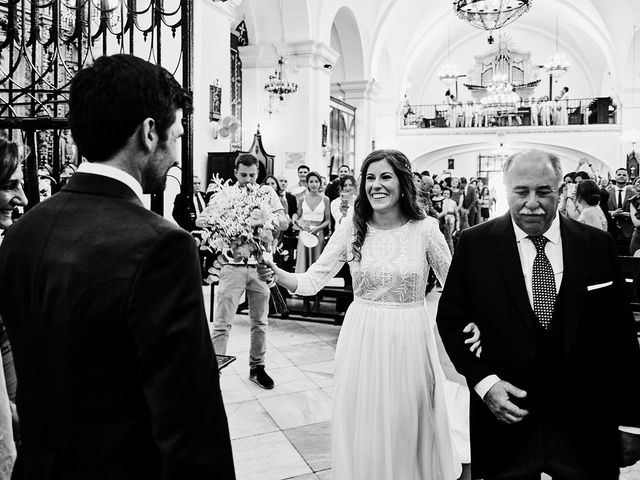 La boda de Juan Antonio y Carmen en Villafranca De Los Barros, Badajoz 24