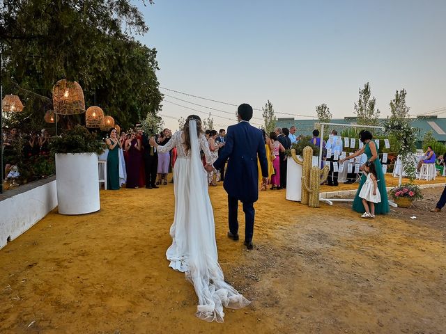 La boda de Juan Antonio y Carmen en Villafranca De Los Barros, Badajoz 34