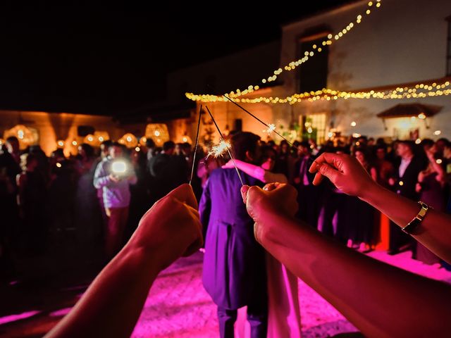 La boda de Juan Antonio y Carmen en Villafranca De Los Barros, Badajoz 43