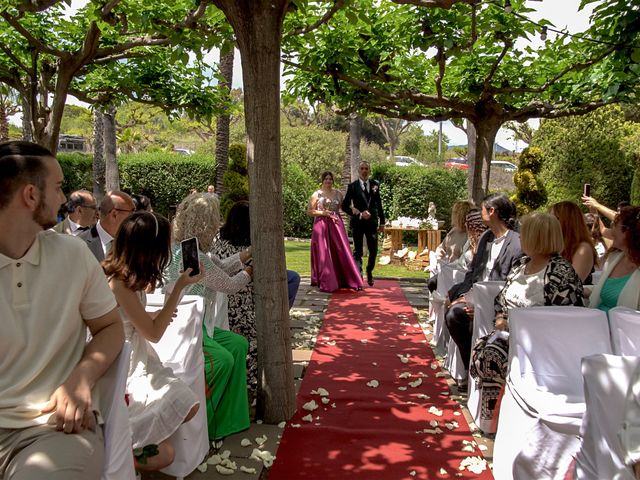 La boda de Isa y Santi en Sant Vicenç De Montalt, Barcelona 45