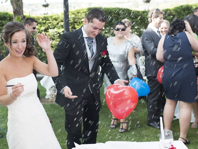 La boda de Santiago y Ester en Albelda De Iregua, La Rioja 23