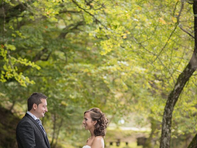 La boda de Santiago y Ester en Albelda De Iregua, La Rioja 33