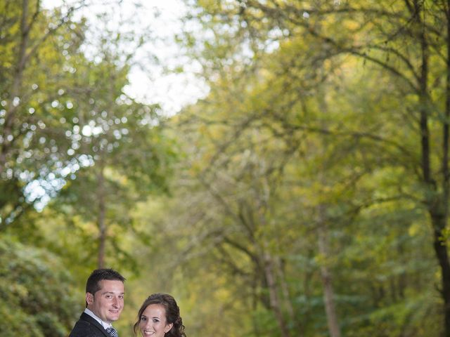 La boda de Santiago y Ester en Albelda De Iregua, La Rioja 35