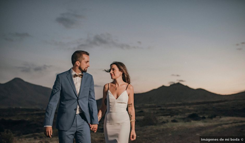 La boda de Miguel y Isa en La Isleta, Almería