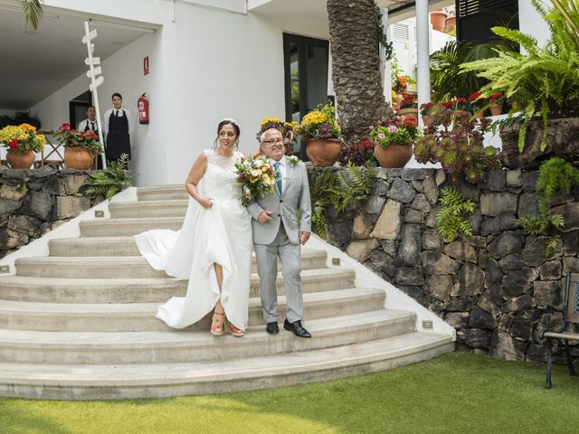 La boda de Alexander y Abenaura en Jacaranda, Santa Cruz de Tenerife 23