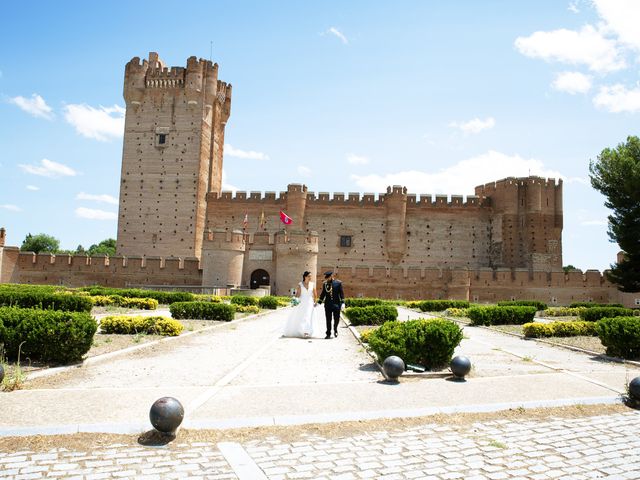 La boda de Roberto y Carolina en Medina Del Campo, Valladolid 12