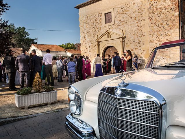 La boda de David y Rosa en Talamanca Del Jarama, Madrid 39