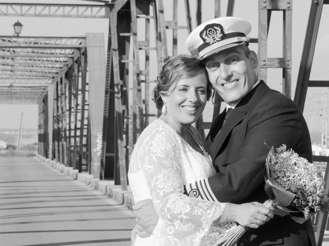 La boda de Javier y Lorena en San Fernando, Cádiz 10
