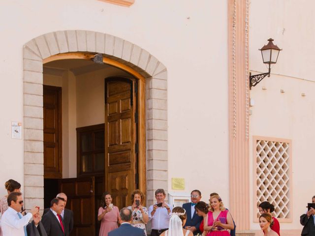 La boda de Rubén y Sandra en L&apos; Alfàs Del Pi, Alicante 33