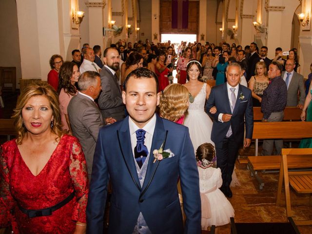 La boda de Rubén y Sandra en L&apos; Alfàs Del Pi, Alicante 35