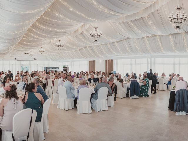 La boda de Santiago y Ariadna en Azadinos, León 33