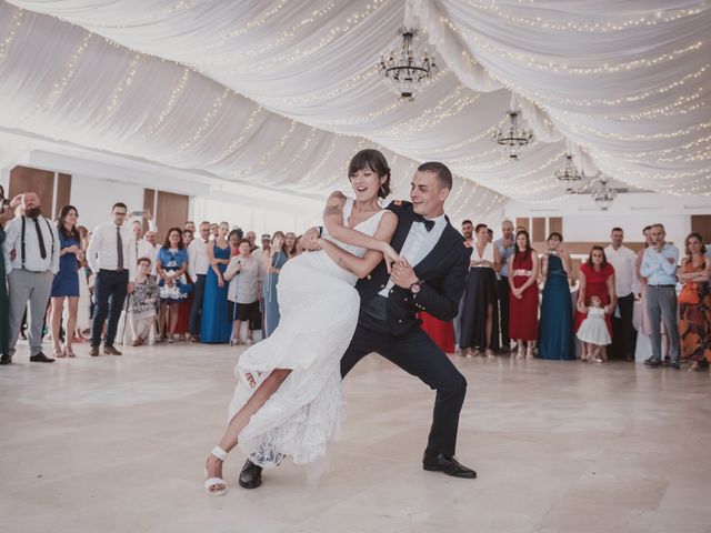 La boda de Santiago y Ariadna en Azadinos, León 43