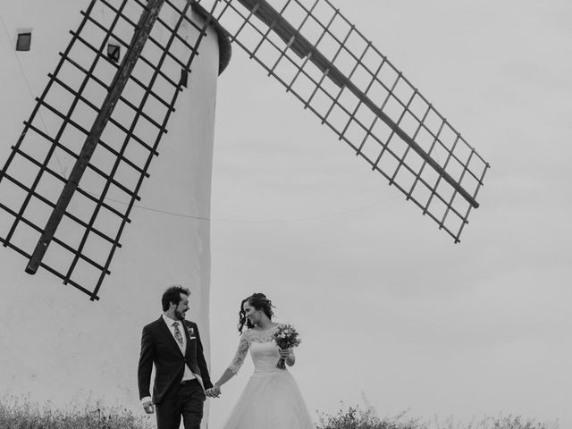 La boda de Chema y Carolina en Argamasilla De Alba, Ciudad Real 15