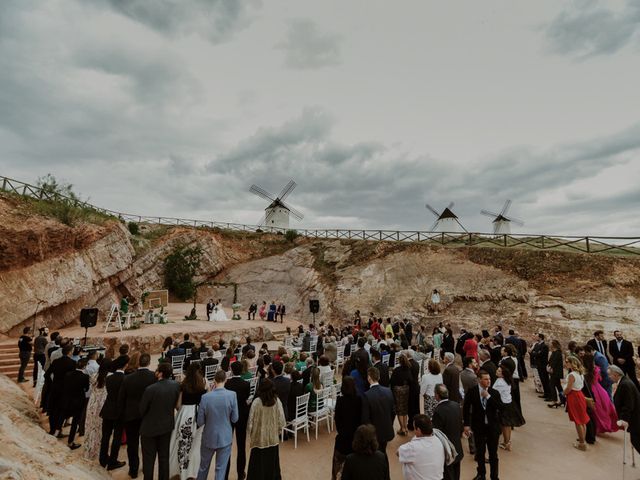 La boda de Chema y Carolina en Argamasilla De Alba, Ciudad Real 24