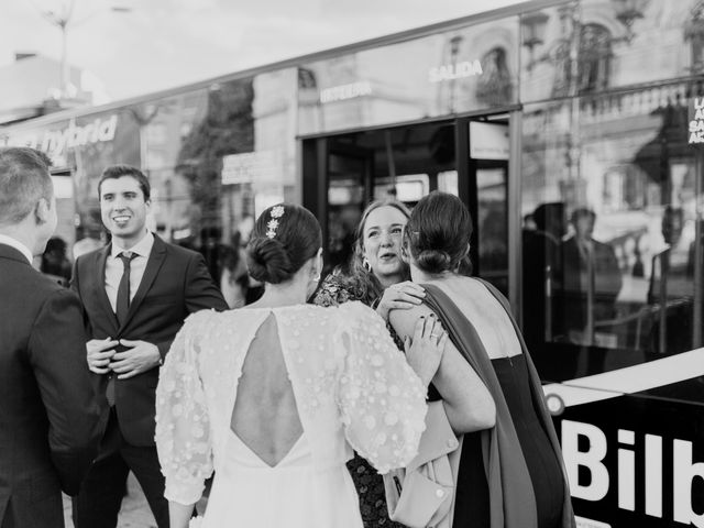 La boda de Oscar y Nerea en Bilbao, Vizcaya 43