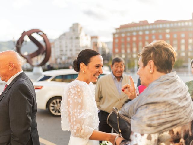 La boda de Oscar y Nerea en Bilbao, Vizcaya 45