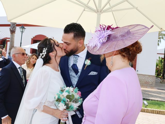La boda de Mª José y Luis Miguel en Sevilla, Sevilla 16