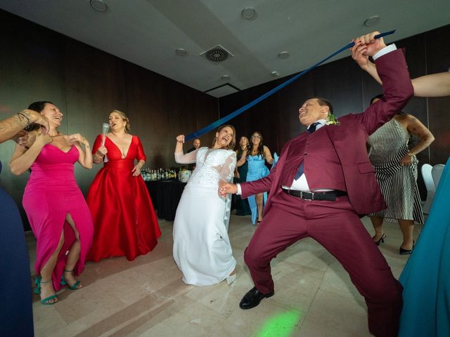 La boda de Gabriel y Angélica en Santurtzi, Vizcaya 15