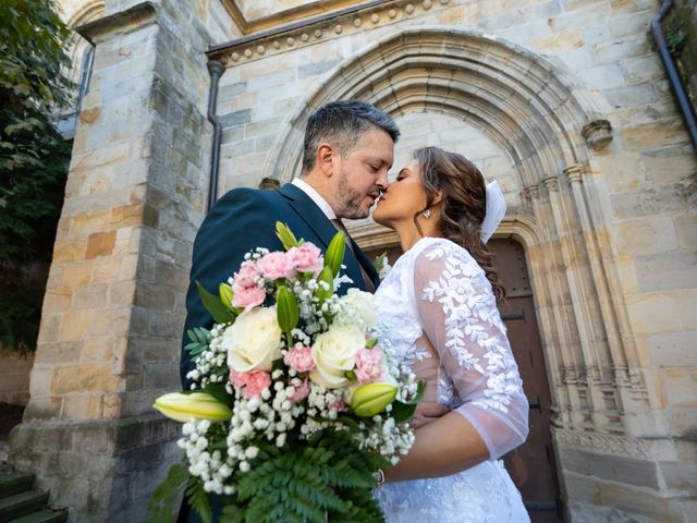 La boda de Gabriel y Angélica en Santurtzi, Vizcaya 16