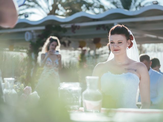 La boda de Víctor y Emese en Alacant/alicante, Alicante 14