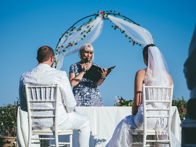 La boda de Víctor y Emese en Alacant/alicante, Alicante 16