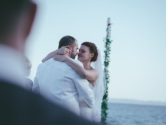 La boda de Víctor y Emese en Alacant/alicante, Alicante 20