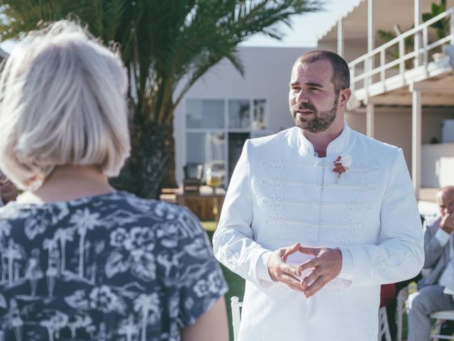 La boda de Víctor y Emese en Alacant/alicante, Alicante 24