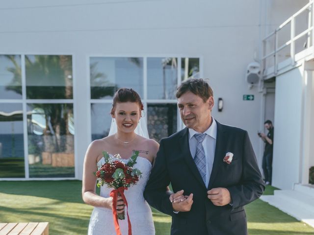 La boda de Víctor y Emese en Alacant/alicante, Alicante 26