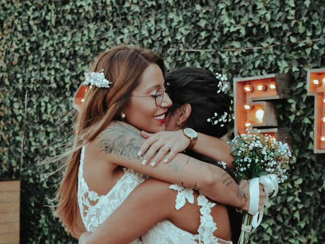 La boda de Vanesa y Mabel en La Pobla De Farnals, Valencia 7