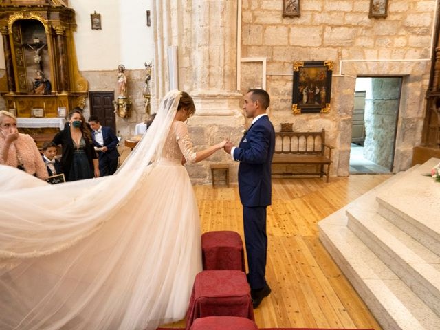 La boda de Emilio y Lorena en Mucientes, Valladolid 23