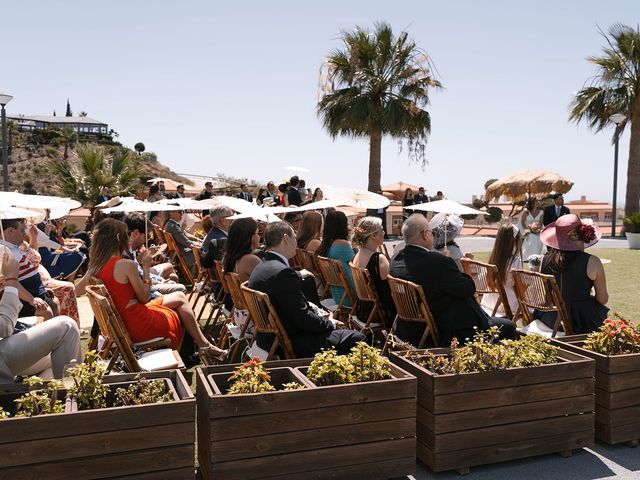 La boda de Miguel y Nuria en Rincon De La Victoria, Málaga 25