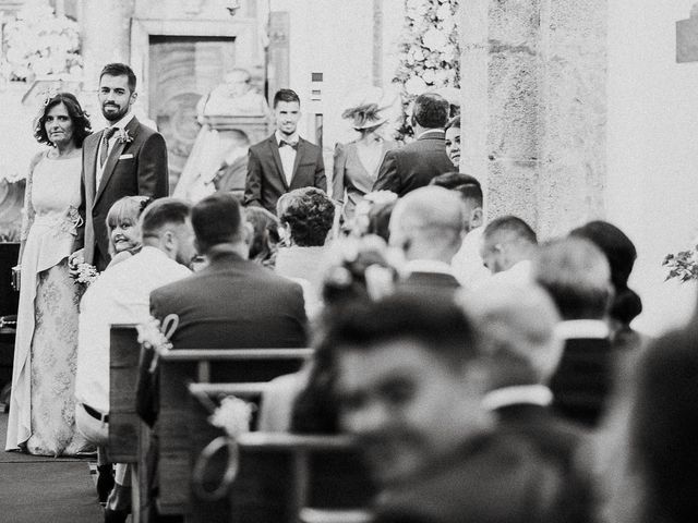 La boda de Miguel y Maria en Oleiros, A Coruña 17