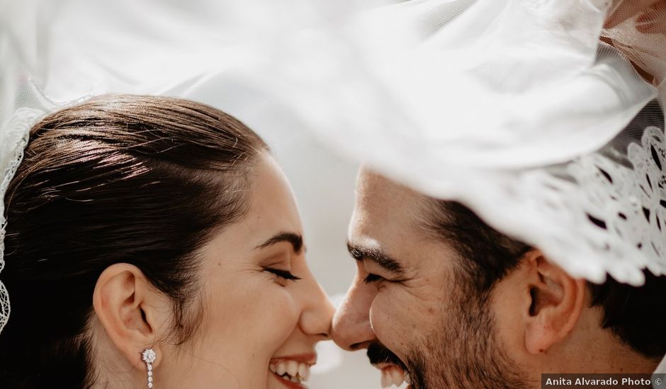 La boda de Mario y Tania en Mérida, Badajoz