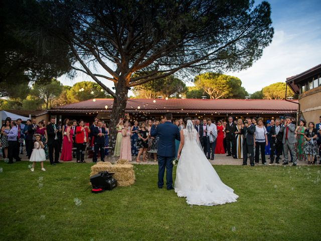 La boda de Carlos y Lorena en Pozal De Gallinas, Valladolid 46