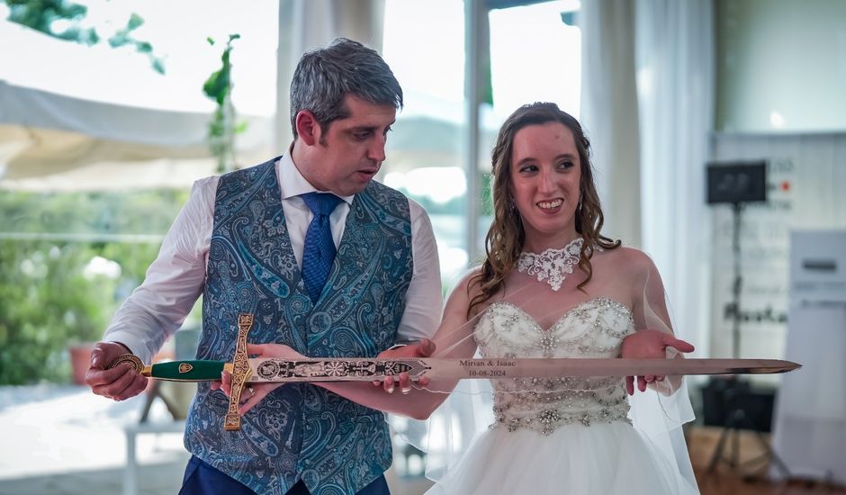 La boda de Isaac y Mirian en Gijón, Asturias