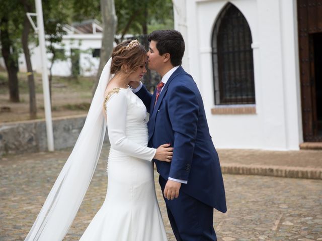 La boda de Andrés y Beatriz en Villaverde Del Rio, Sevilla 43
