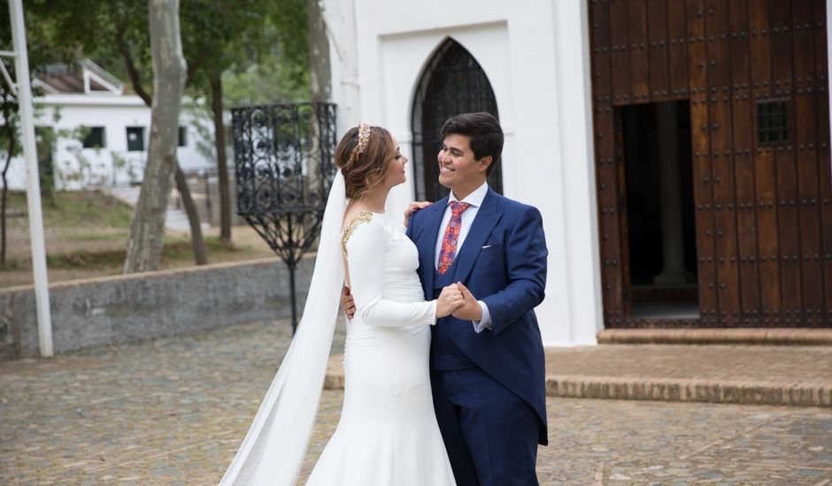 La boda de Andrés y Beatriz en Villaverde Del Rio, Sevilla