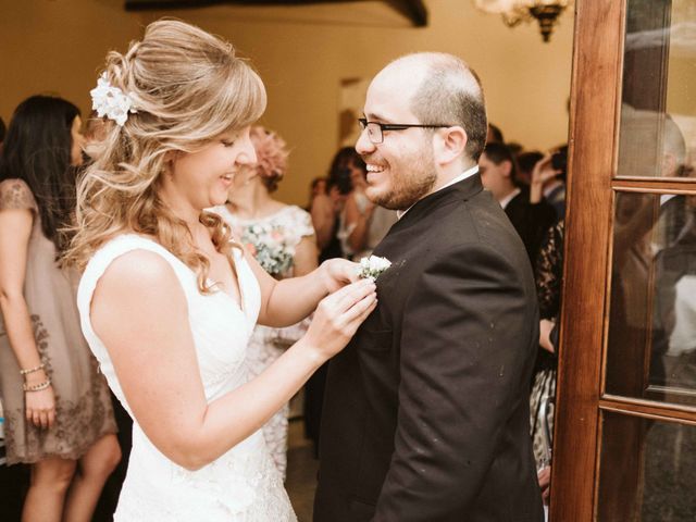 La boda de Víc y Cel en San Juan Mozarrifar, Zaragoza 25