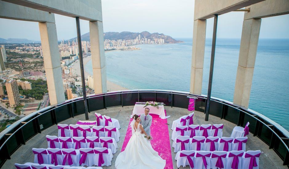 La boda de Rayco y Yaiza  en Benidorm, Alicante