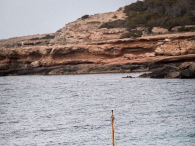 La boda de Shei y Lau en Cala Conta, Islas Baleares 24