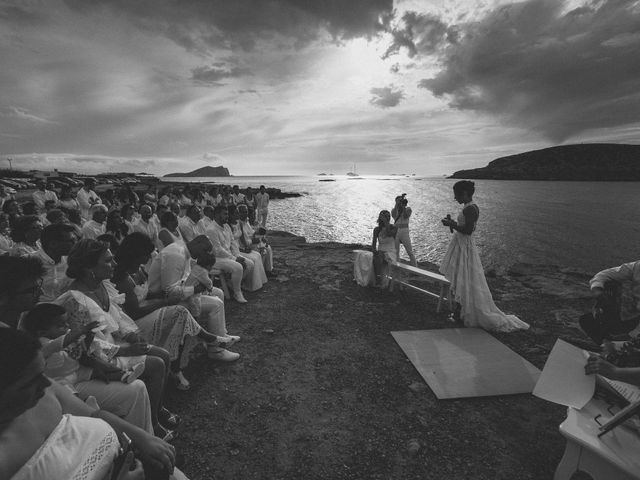La boda de Shei y Lau en Cala Conta, Islas Baleares 26