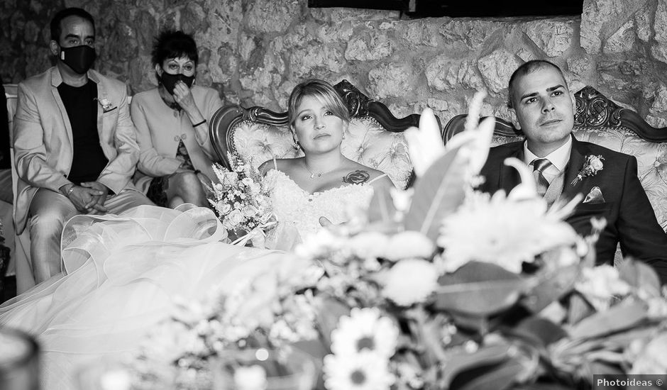 La boda de Alberto y Erika en Bilbao, Vizcaya