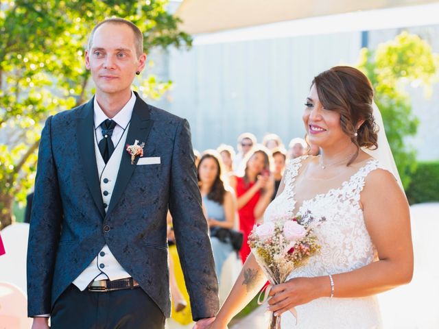 La boda de Denis  y Alejandra  en Pamplona, Navarra 1