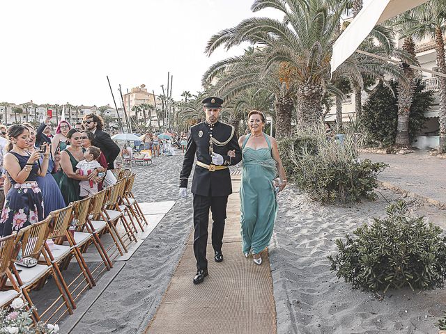 La boda de Joaquín y Naira en La Manga Del Mar Menor, Murcia 27