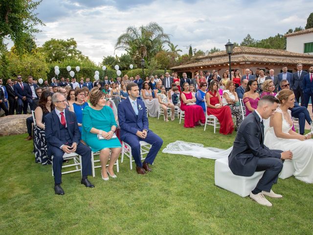 La boda de Amadeo y Patricia en Vilamarxant, Valencia 6