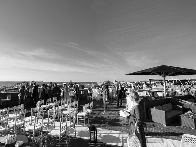 La boda de Adrían y Sara en Gijón, Asturias 23