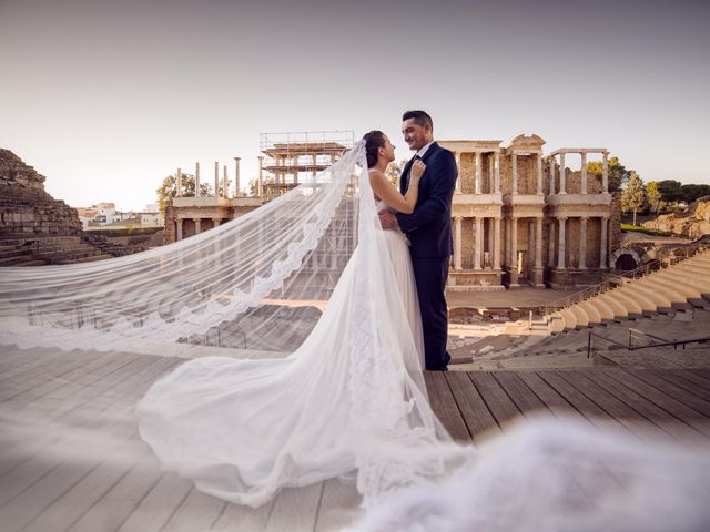 La boda de Antonio y María en Badajoz, Badajoz 2