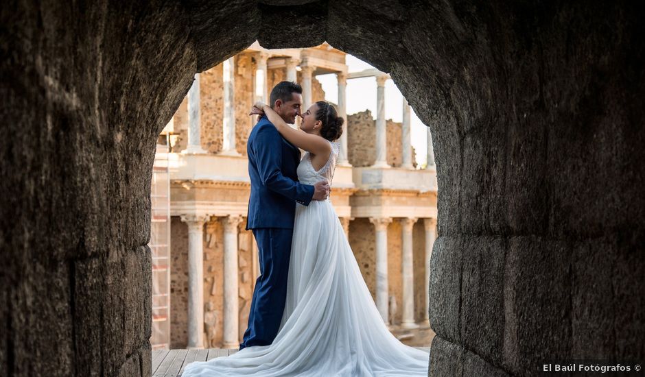 La boda de Antonio y María en Badajoz, Badajoz