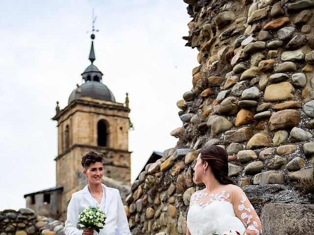 La boda de Lorena y Noemi en Carracedelo, León 13